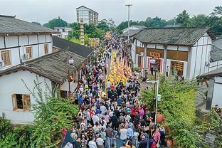 意媒：马扎里接受赛后采访错过球队大巴，随后独自打的回那不勒斯